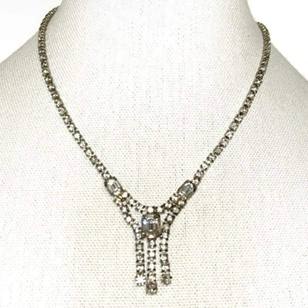 Elegant Silver Rhinestone Necklace